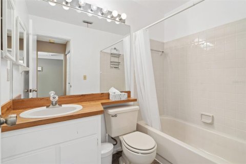 Townhouse in Treasure Island, Florida 2 bedrooms, 85.47 sq.m. № 2112025 - photo 18
