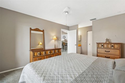 Townhouse in Treasure Island, Florida 2 bedrooms, 85.47 sq.m. № 2112025 - photo 17