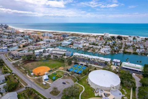 Townhouse in Treasure Island, Florida 2 bedrooms, 85.47 sq.m. № 2112025 - photo 30