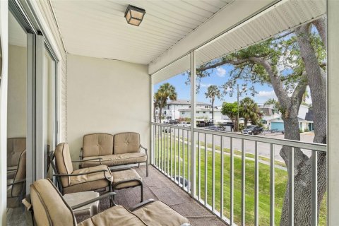 Townhouse in Treasure Island, Florida 2 bedrooms, 85.47 sq.m. № 2112025 - photo 12