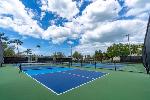 Townhouse in Treasure Island, Florida 2 bedrooms, 85.47 sq.m. № 2112025 - photo 27