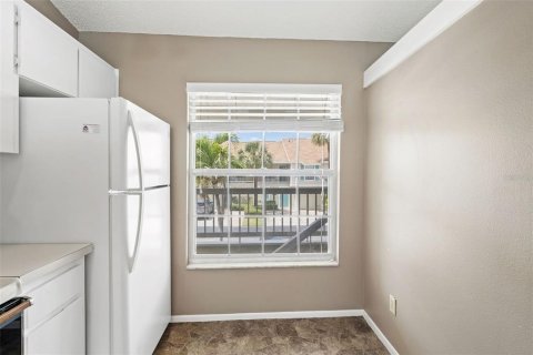 Townhouse in Treasure Island, Florida 2 bedrooms, 85.47 sq.m. № 2112025 - photo 6