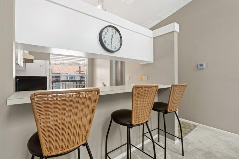 Townhouse in Treasure Island, Florida 2 bedrooms, 85.47 sq.m. № 2112025 - photo 9