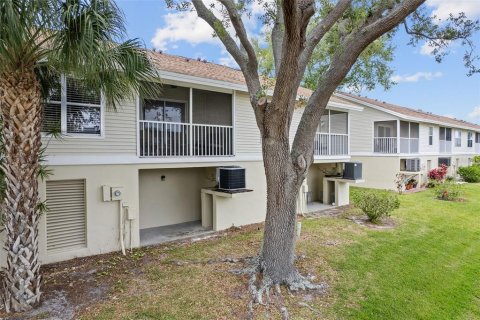 Townhouse in Treasure Island, Florida 2 bedrooms, 85.47 sq.m. № 2112025 - photo 24