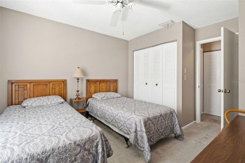 Townhouse in Treasure Island, Florida 2 bedrooms, 85.47 sq.m. № 2112025 - photo 19