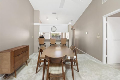 Townhouse in Treasure Island, Florida 2 bedrooms, 85.47 sq.m. № 2112025 - photo 8