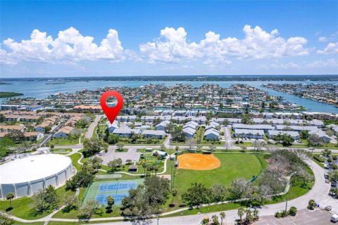 Townhouse in Treasure Island, Florida 2 bedrooms, 85.47 sq.m. № 2112025 - photo 29