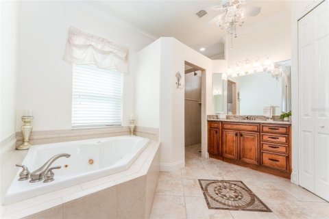 House in Port Charlotte, Florida 4 bedrooms, 330.55 sq.m. № 2419088 - photo 28