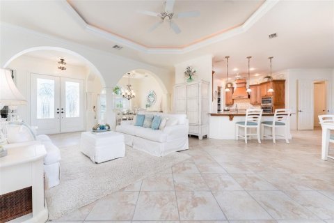 House in Port Charlotte, Florida 4 bedrooms, 330.55 sq.m. № 2419088 - photo 3