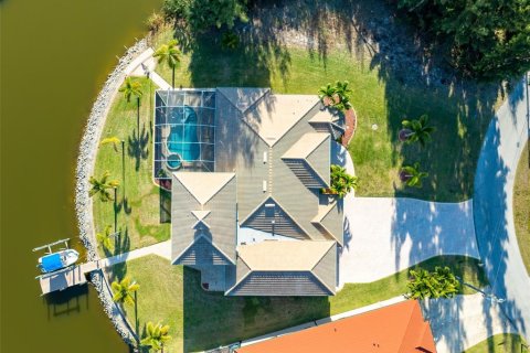 House in Port Charlotte, Florida 4 bedrooms, 330.55 sq.m. № 2419088 - photo 7