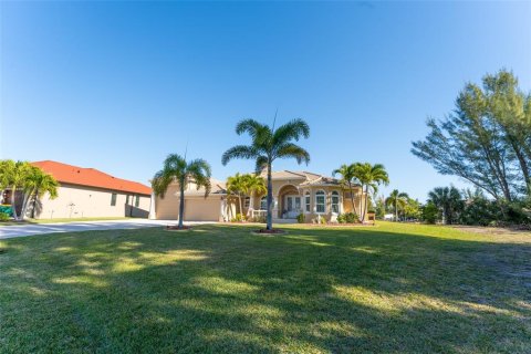 House in Port Charlotte, Florida 4 bedrooms, 330.55 sq.m. № 2419088 - photo 9
