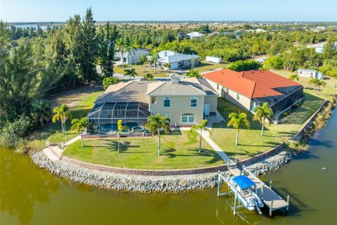 House in Port Charlotte, Florida 4 bedrooms, 330.55 sq.m. № 2419088 - photo 4