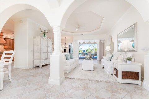 House in Port Charlotte, Florida 4 bedrooms, 330.55 sq.m. № 2419088 - photo 11