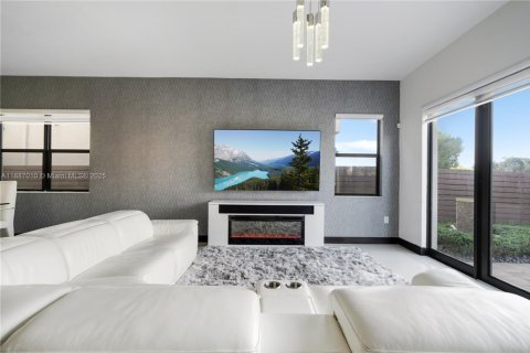 Villa ou maison à vendre à Miami, Floride: 4 chambres, 241.27 m2 № 1932852 - photo 21