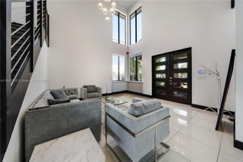 Villa ou maison à vendre à Miami, Floride: 4 chambres, 241.27 m2 № 1932852 - photo 8