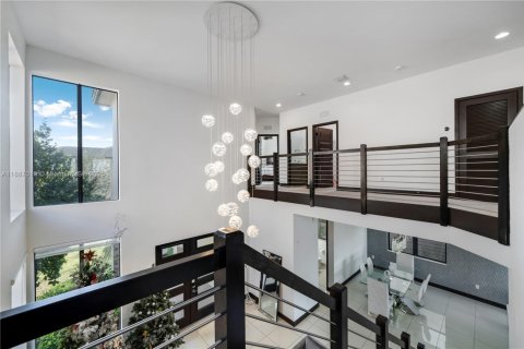 Villa ou maison à vendre à Miami, Floride: 4 chambres, 241.27 m2 № 1932852 - photo 24