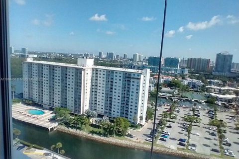 Condo in Sunny Isles Beach, Florida, 2 bedrooms  № 1745774 - photo 10