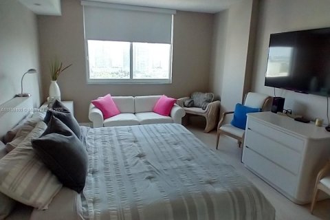 Condo in Sunny Isles Beach, Florida, 2 bedrooms  № 1745774 - photo 8