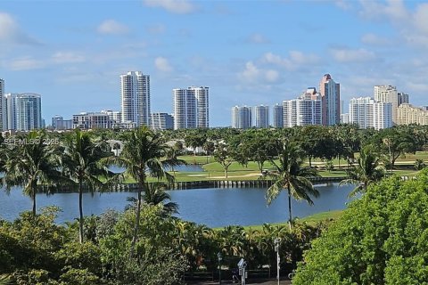 Кондоминиум с 2 спальнями в Авентура, Флорида № 2004025