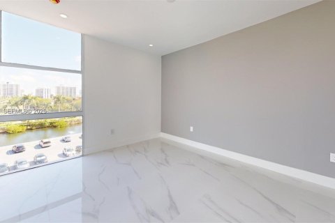 Снять в аренду кондоминиум в Авентура, Флорида 2 спальни, 106.19м2, № 2004025 - фото 29