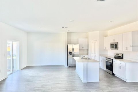 House in Ocala, Florida 4 bedrooms, 174.56 sq.m. № 2258373 - photo 4