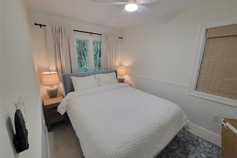 House in Sarasota, Florida 3 bedrooms, 127.93 sq.m. № 2120197 - photo 12