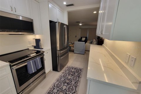 House in Sarasota, Florida 3 bedrooms, 127.93 sq.m. № 2120197 - photo 8