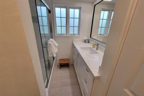 House in Sarasota, Florida 3 bedrooms, 127.93 sq.m. № 2120197 - photo 19