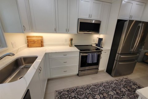 House in Sarasota, Florida 3 bedrooms, 127.93 sq.m. № 2120197 - photo 6