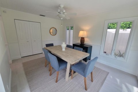 House in Sarasota, Florida 3 bedrooms, 127.93 sq.m. № 2120197 - photo 9