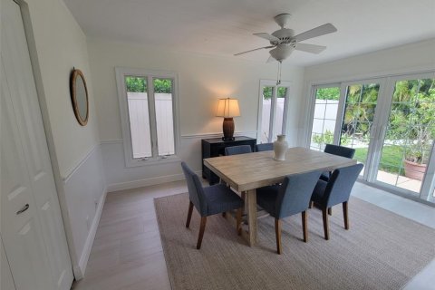 House in Sarasota, Florida 3 bedrooms, 127.93 sq.m. № 2120197 - photo 10