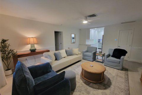 House in Sarasota, Florida 3 bedrooms, 127.93 sq.m. № 2120197 - photo 2