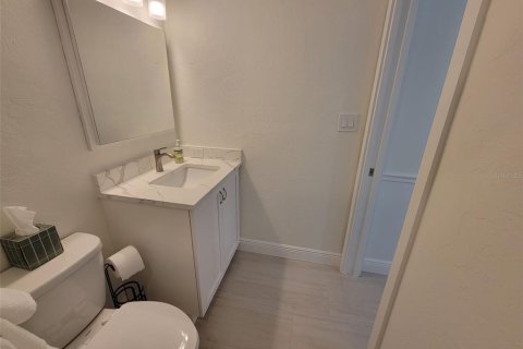 House in Sarasota, Florida 3 bedrooms, 127.93 sq.m. № 2120197 - photo 14