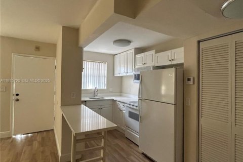 Condominio en venta en North Miami, Florida, 1 dormitorio, 77.57 m2 № 1993861 - foto 10