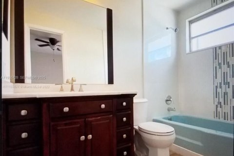 Condominio en venta en North Miami, Florida, 1 dormitorio, 77.57 m2 № 1993861 - foto 7