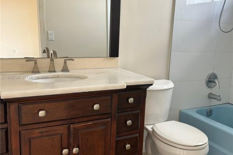 Condominio en venta en North Miami, Florida, 1 dormitorio, 77.57 m2 № 1993861 - foto 8