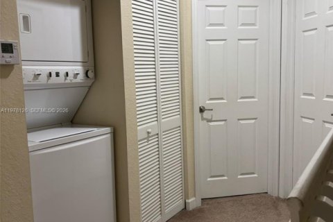 Adosado en venta en Hialeah, Florida, 3 dormitorios, 146.23 m2 № 2045990 - foto 6