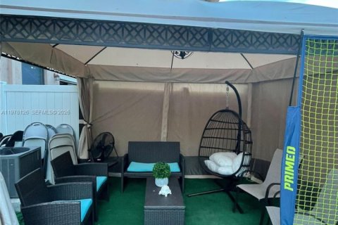 Adosado en venta en Hialeah, Florida, 3 dormitorios, 146.23 m2 № 2045990 - foto 7