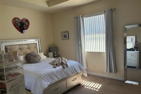 Adosado en venta en Hialeah, Florida, 3 dormitorios, 146.23 m2 № 2045990 - foto 5