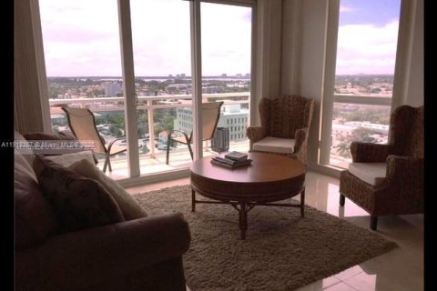 Condominio en alquiler en Miami Beach, Florida, 1 dormitorio, 75.44 m2 № 1973198 - foto 1