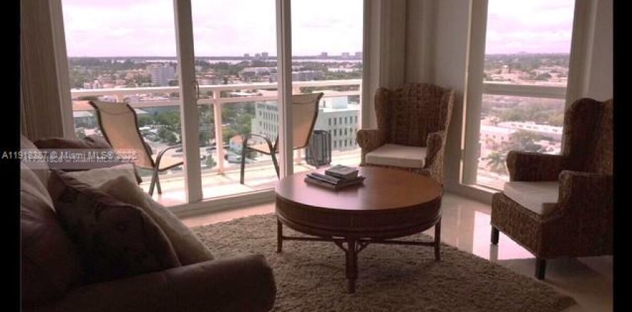 Condominio en Miami Beach, Florida, 1 dormitorio  № 1973198