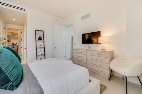 Condo in Miami Beach, Florida, 1 bedroom  № 2012588 - photo 13