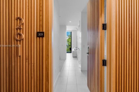 Condo in Miami Beach, Florida, 1 bedroom  № 2012588 - photo 28