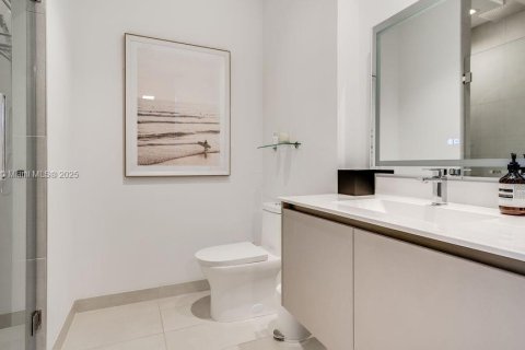Condo in Miami Beach, Florida, 1 bedroom  № 2012588 - photo 27