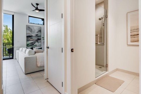 Condo in Miami Beach, Florida, 1 bedroom  № 2012588 - photo 26