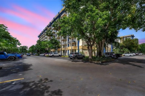 Купить кондоминиум в Майами, Флорида 1 спальня, 53.88м2, № 2035708 - фото 11