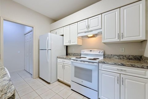Condo in Winter Haven, Florida, 2 bedrooms № 2237774 - photo 11