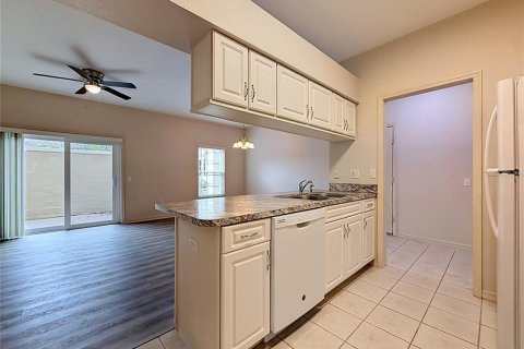 Condo in Winter Haven, Florida, 2 bedrooms № 2237774 - photo 10