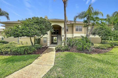Condo in Winter Haven, Florida, 2 bedrooms № 2237774 - photo 2