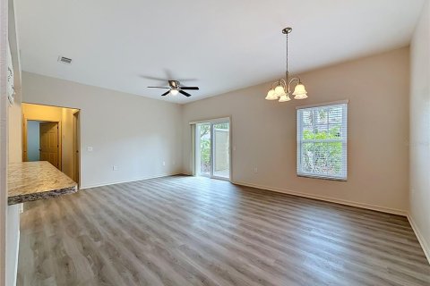 Condo in Winter Haven, Florida, 2 bedrooms № 2237774 - photo 5